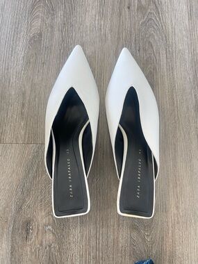 Zara White Pointed V-Cut Mule Flats